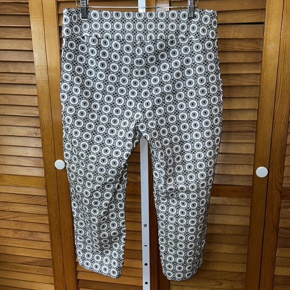 Zac & Rachel Black White Geometric Capri Pants – Size 12 - Picture 6 of 6